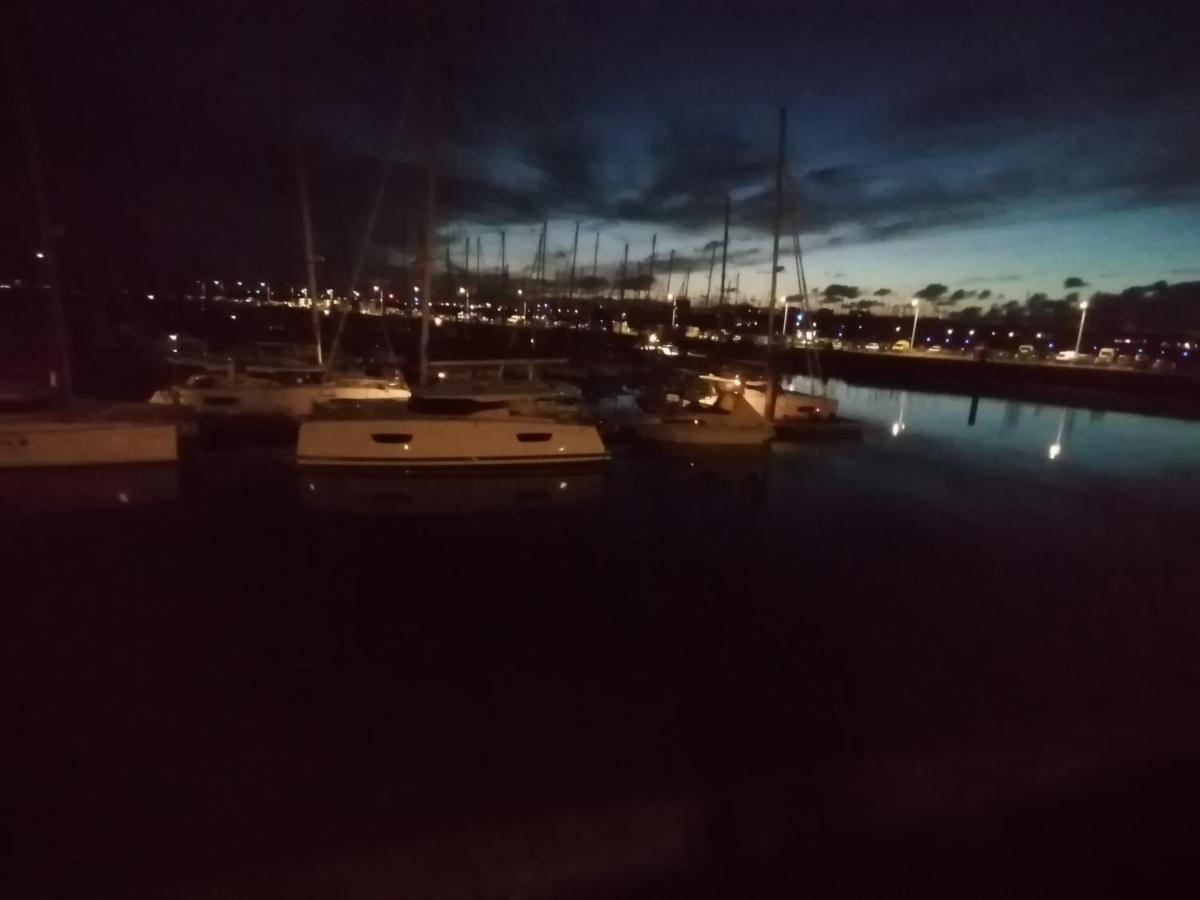 Sejour Insolite Sur Un Yacht. Bateau Hotel A Quai. Ла-Рошель Экстерьер фото