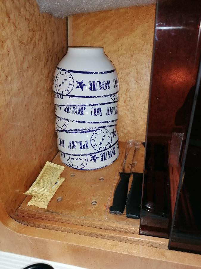 Sejour Insolite Sur Un Yacht. Bateau Hotel A Quai. Ла-Рошель Экстерьер фото