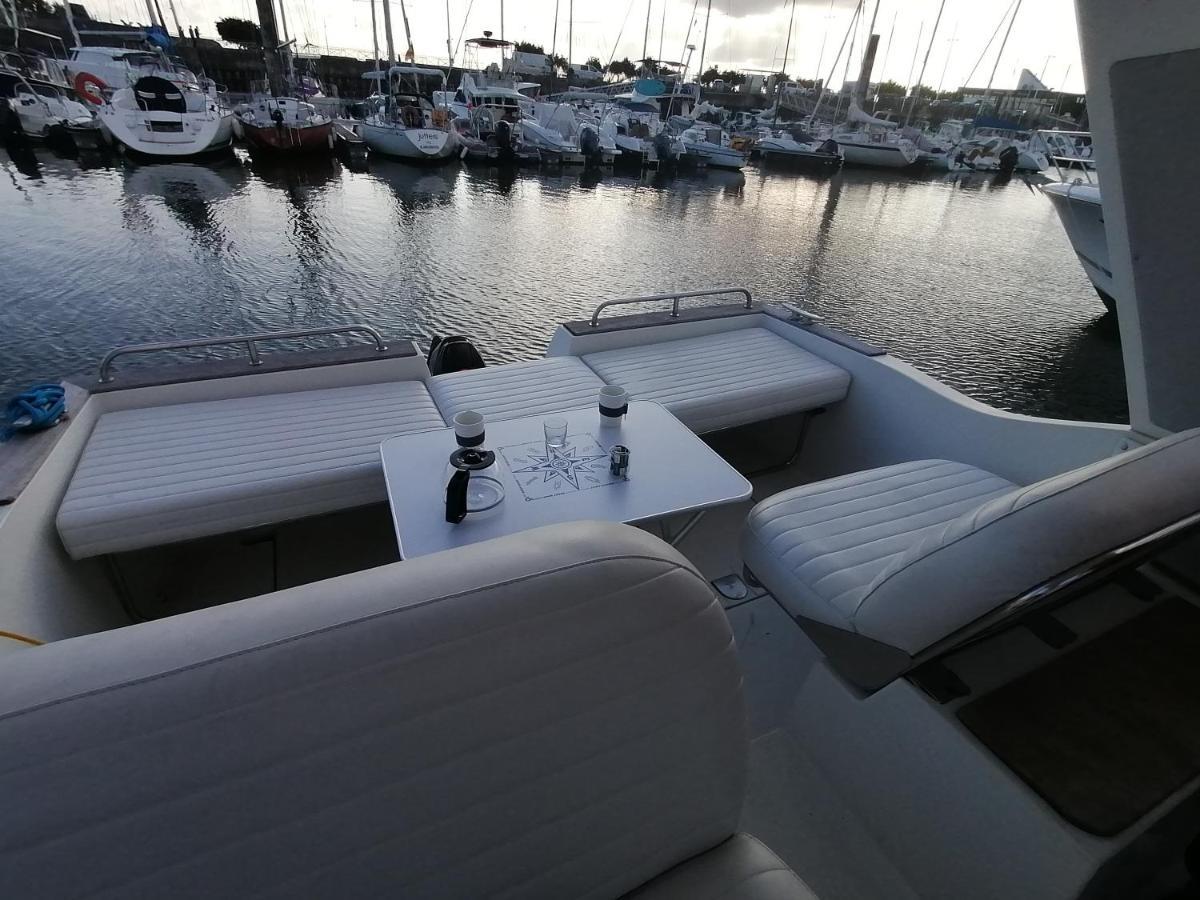 Sejour Insolite Sur Un Yacht. Bateau Hotel A Quai. Ла-Рошель Экстерьер фото